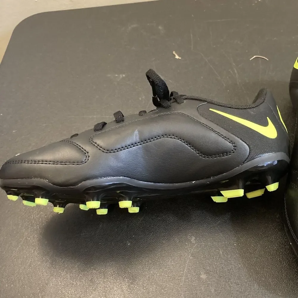 Nike Size 5.5Y Jr. Tiempo Legend 9 Club MG Soccer Cleats DA1331-070 Black Volt‎